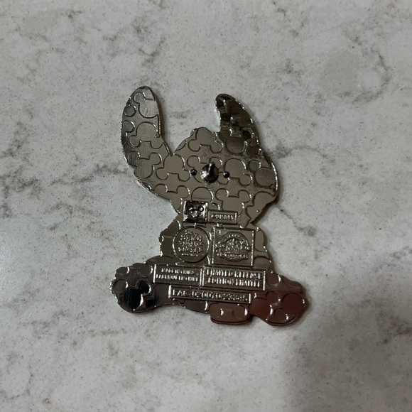 🎄3/$30 Disney Stitch with Milkshake from Stitch Snack Attack Pin Set (5/12) - Picture 2 of 2